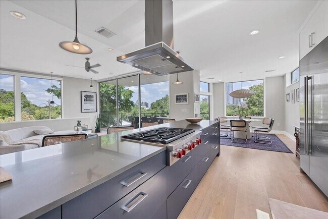 Foto del edificio - 813 Rutherford Pl