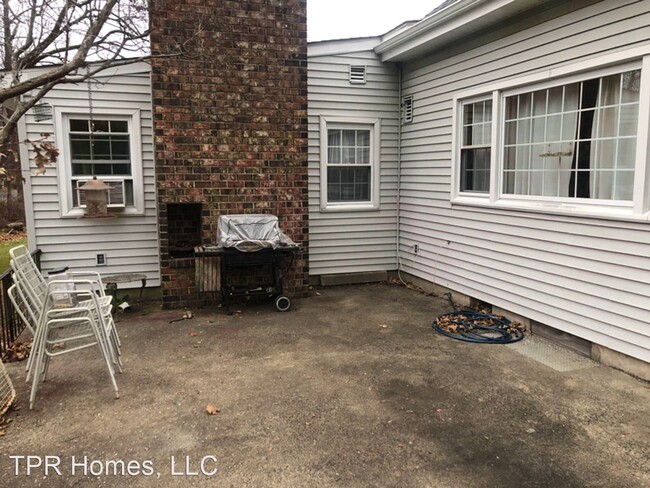 Building Photo - 5 br, 2.5 bath House - 144 E Gillam Ave