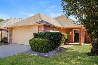 Building Photo - 3000 Huntington Ct