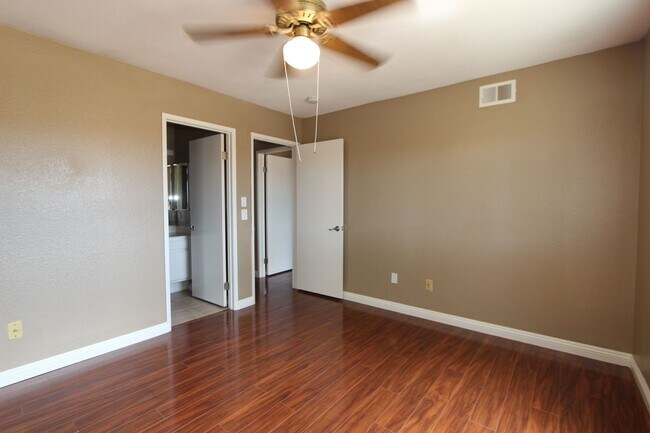 Foto del edificio - Beautiful 4 bedroom 2 bathroom home in Mira Mesa available now