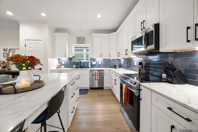 Building Photo - 810 S Audubon Pl Ave