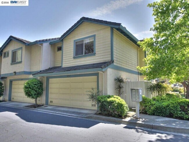 Foto del edificio - $3,490 / 3BR - 1383 S.F. GORGEOUS FREMONT ...