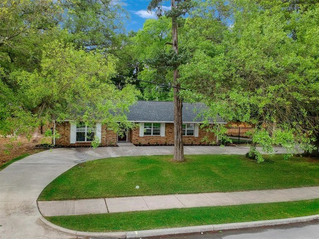 Building Photo - 8814 Westview Dr