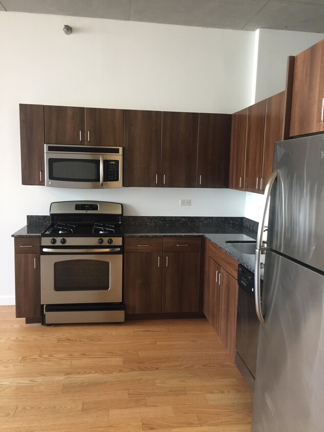 Primary Photo - 235 W Van Buren St