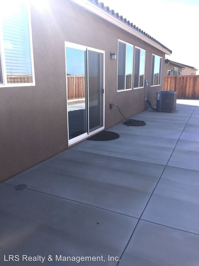 Building Photo - 3 br, 2 bath House - 6010 Sapphire Peak Dr.