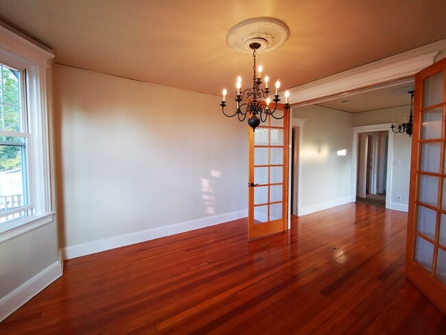 Building Photo - 348 Castleton Ave