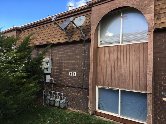 Foto del edificio - 2538 S Lakecrest Dr