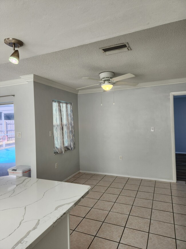 Foto del edificio - 9837 Marlinton Ln