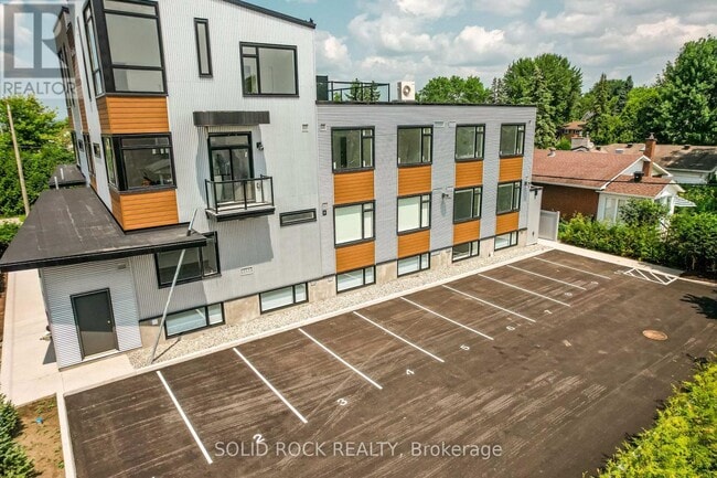 Building Photo - 845 Champlain St