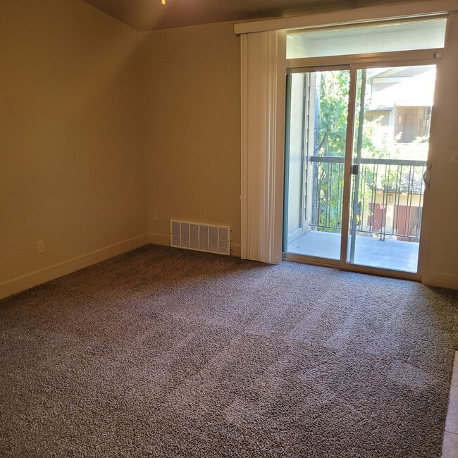 Building Photo - Ranch Landing Condo - Half off 1st month's...