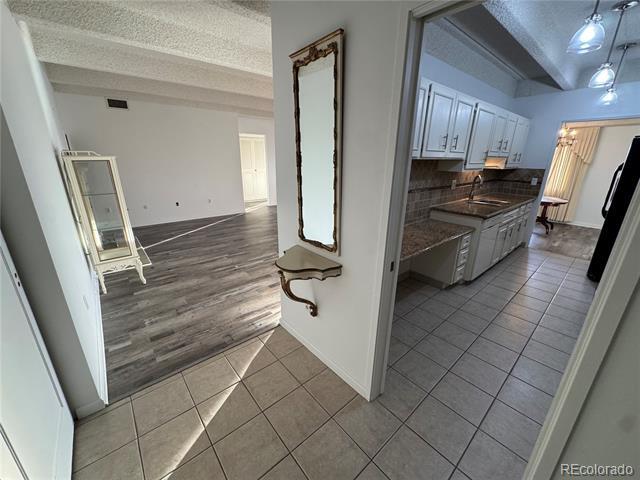 Foto del edificio - 7877 E Mississippi Ave