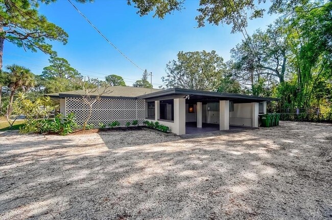 Building Photo - 1223 Cocoanut Ave