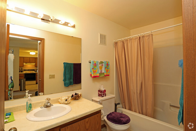 Baño - Big Sky Manor & High Point Manor