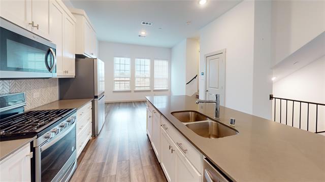 Building Photo - 685 Vista Del Lago Dr