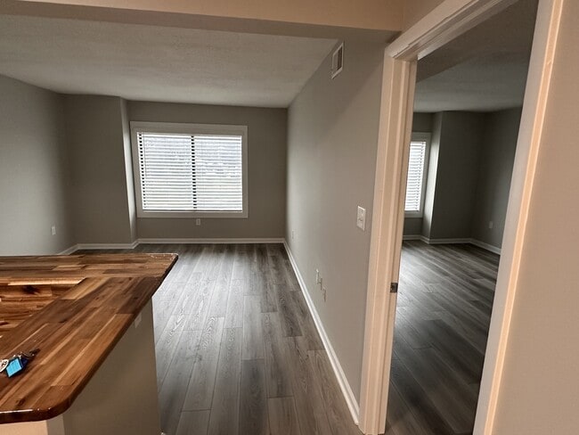 Foto del edificio - 1600 Park Cir