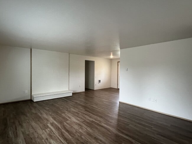 Foto del edificio - Recently updated 4 bedroom and 2 bath home...