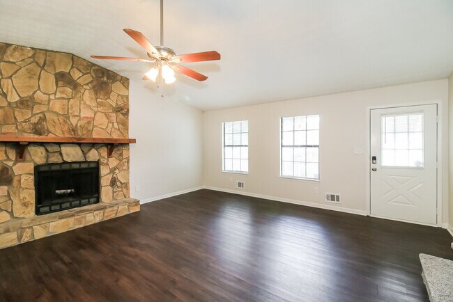Foto del edificio - 127 Gristmill Ct