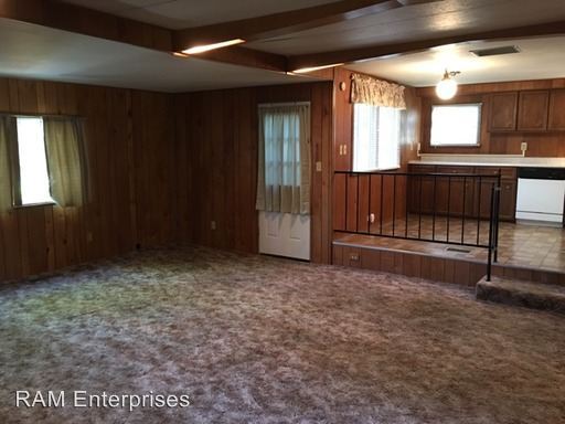 Building Photo - 1694 White Oak Cir