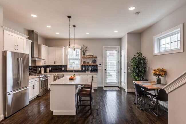 Foto del edificio - 1619 Fairfax Ave