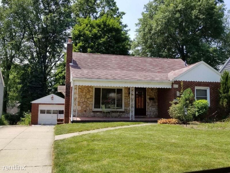 Foto principal - 3 br, 1 bath House - 358 E. Park Avenue