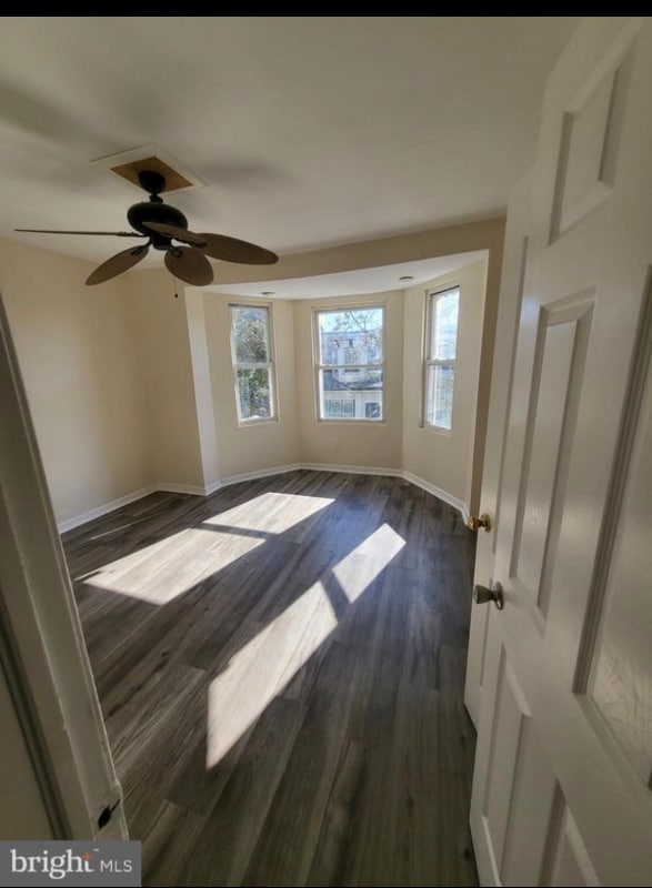 Foto principal - 5855 Windsor Ave