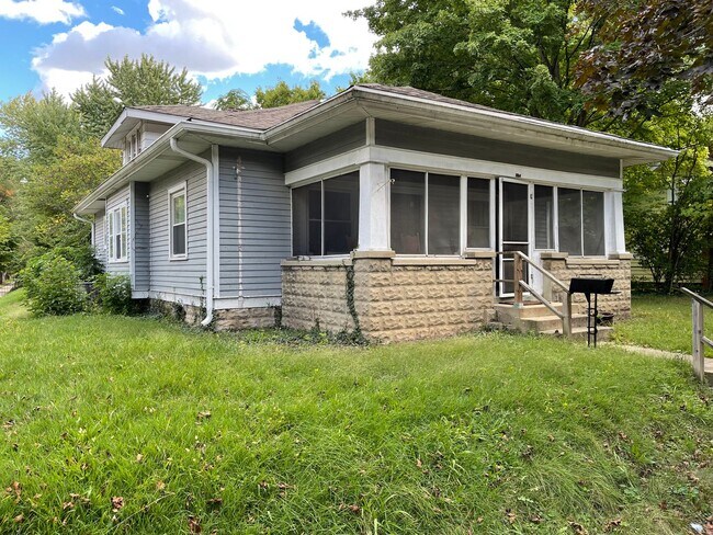 Building Photo - 4 Bedroom 2 Bath on Campus