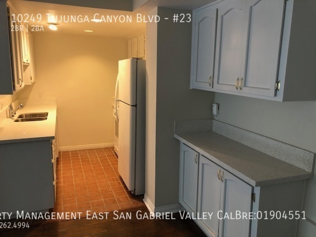 Building Photo - GORGEOUS REMODELED TWO BEDROOM CONDO IN TU...