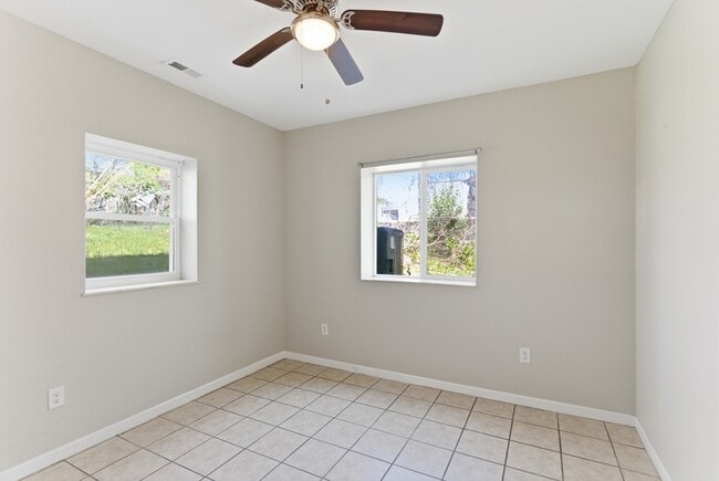 Building Photo - 3300-3374 Valley View Drive - 3374
