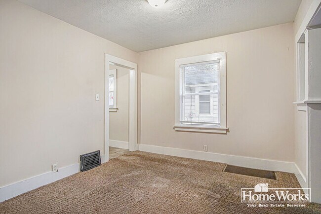 Foto del edificio - 1214 N Adams St