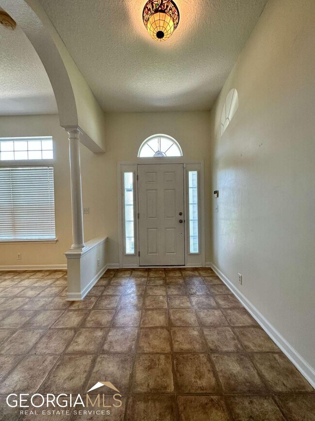 Building Photo - 102 Camellia Ct