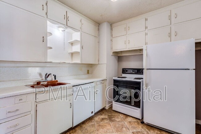 Building Photo - 1102 S Minneapolis St
