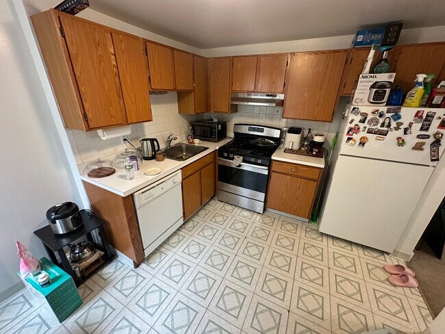 Building Photo - 20 Colborne Rd