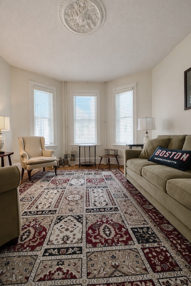 Building Photo - 68 Hillside St