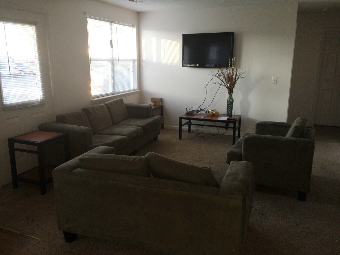 1020 Palmetto St, Greensboro, NC 27405 Apartments in Greensboro, NC