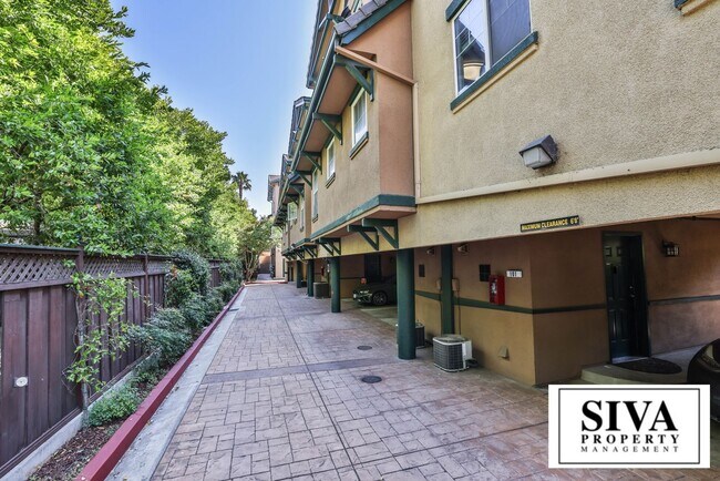 Foto del edificio - 808 Lenzen Ave