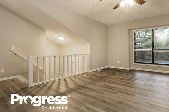 Building Photo - 8992 Western Pines Dr
