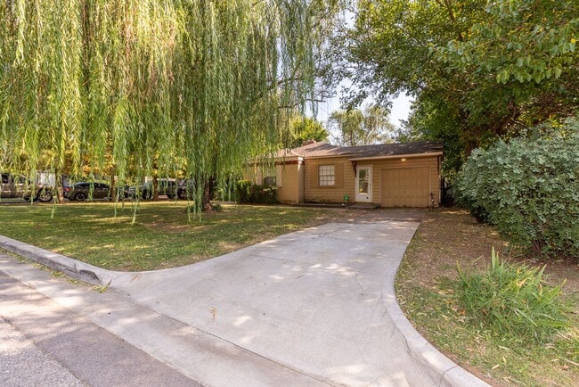 Building Photo - Charming 3-Bedroom, 1-Bath Home