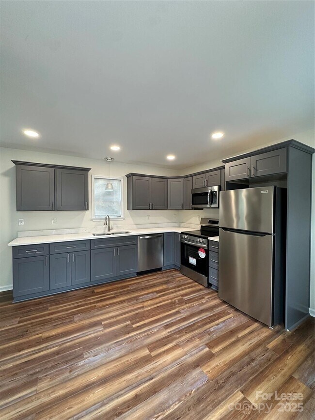 Foto del edificio - 317 W Newton St