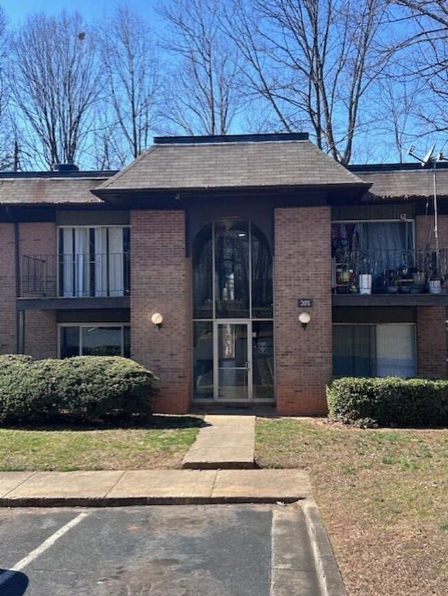 Building Photo - Coming Soon! Newly Renovated 1 Bedroom Apa...