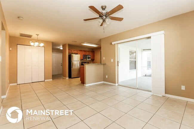 Building Photo - 15619 Sunny Crest Ln