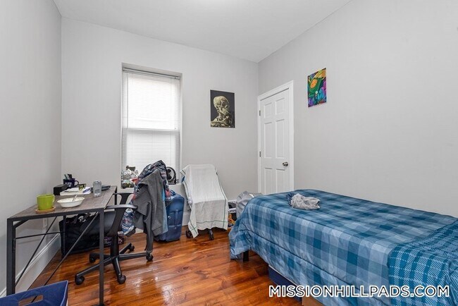 Building Photo - 16 Sewall St