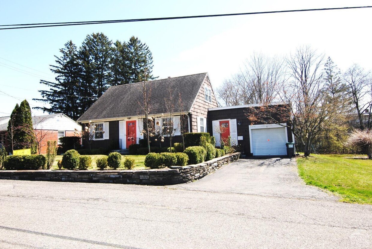 Primary Photo - 3 Pruyn Pl