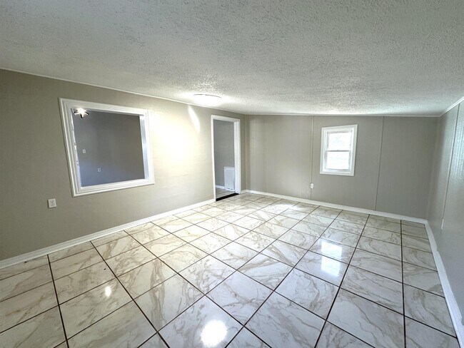 Building Photo - 2917 Mission Rd