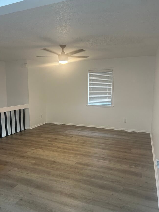 Building Photo - 3803 NE Colonial Dr