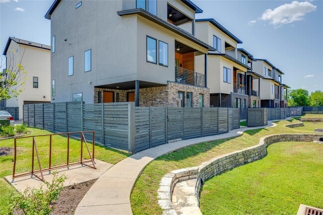 Foto del edificio - 5002 Pecan Springs Rd