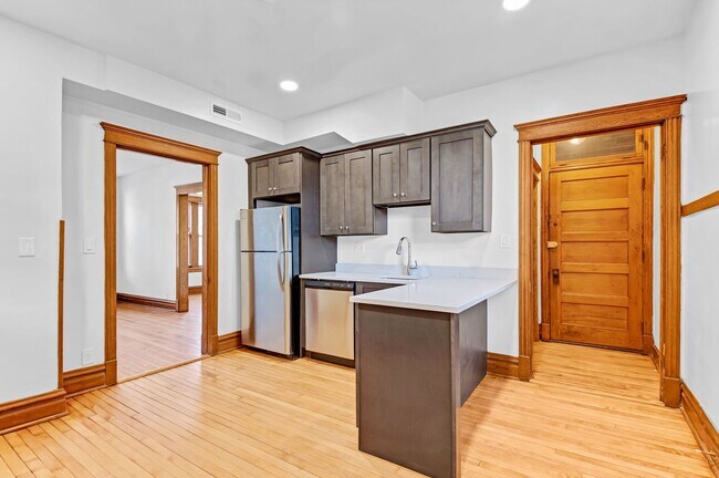 Foto del edificio - 3806 N Greenview Ave