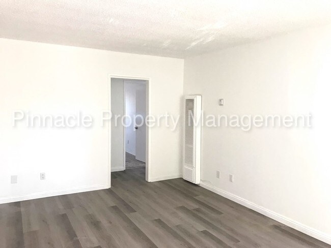 Building Photo - 2 Bedroom Apartment in Long Beach For Rent