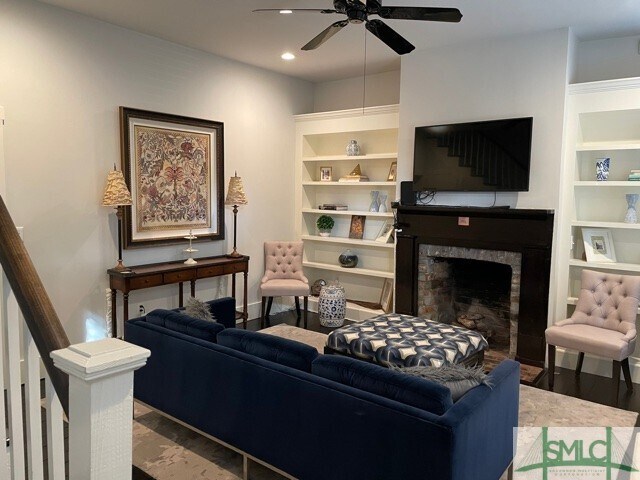 Building Photo - 520 E Taylor St