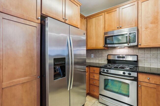 Foto del edificio - FRESH & READY! 2BD/2BA Next to METRO with ...