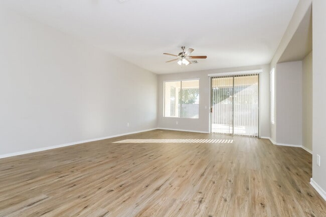 Foto del edificio - 15119 W Banff Ln